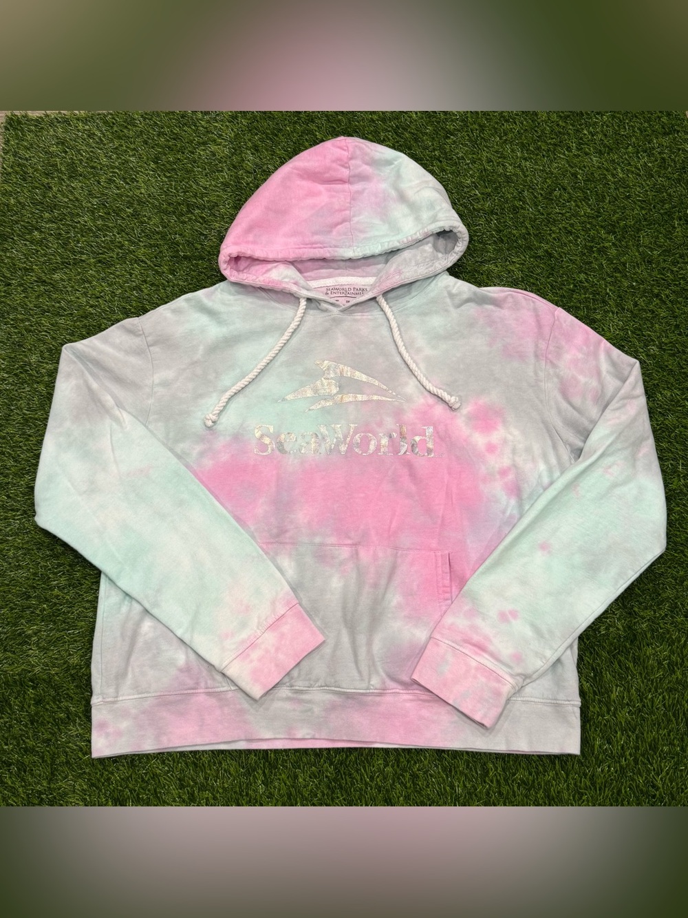 SeaWorld Women's Pastel Pink and Green Tie-Dye Pullover Logo Hoodie 2XL